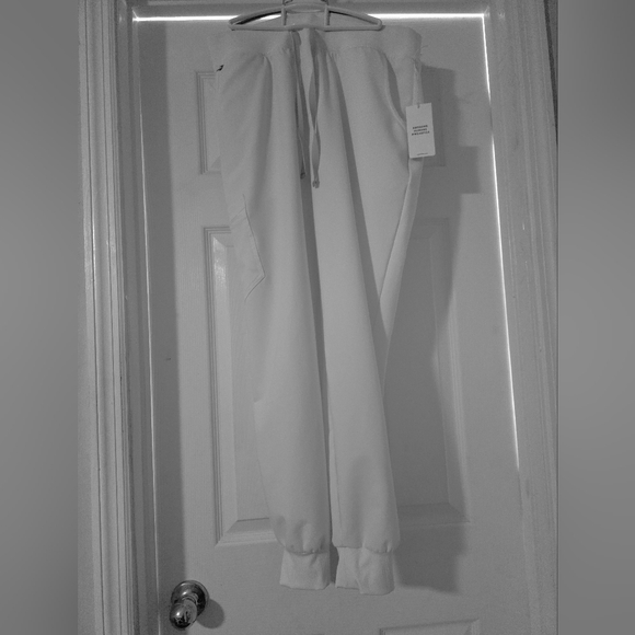 FIGS NWT Scrub Set (Pants & Shirt) - Picture 1 of 13